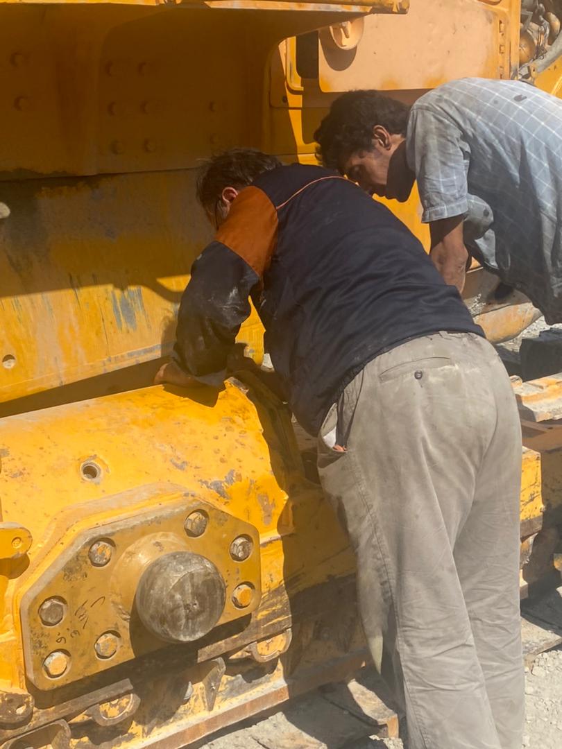 تعمیر زنجیر سفت کن بولدوزر کوماتسو 155