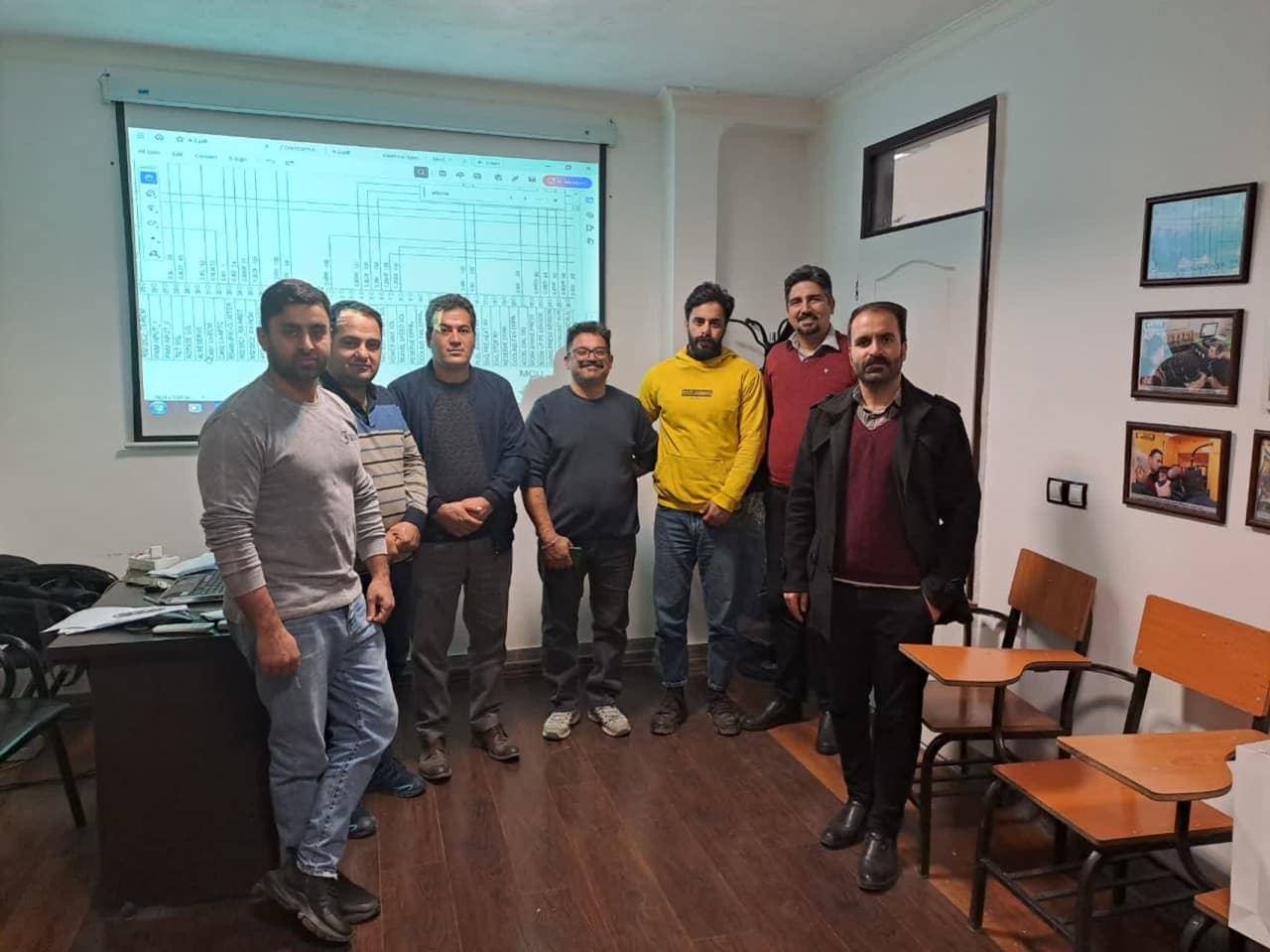 دوره آموزشی عیب یابی و تعمیرات برق بیل مکانیکی هیوندای - تصویر 2