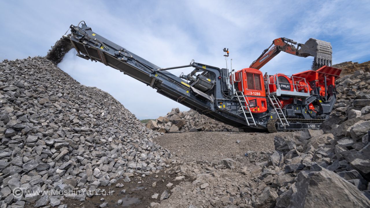 سنگ شکن فکی Finlay J-1280 در حال کار در معدن